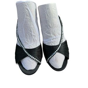 Bandolino Women’s Black Dress Shoe w Rhinestones size 6.5